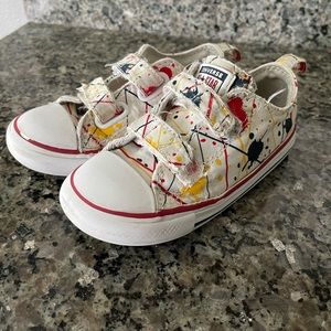 Size 9 toddler converse sneakers